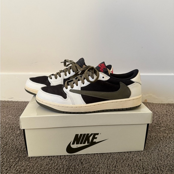Jordan 1 Low Travis Scott Olive